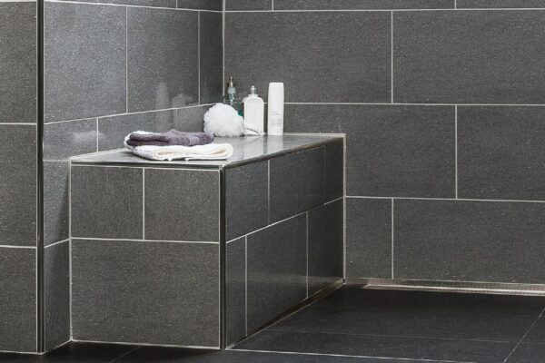 3 Greyshower Barrierfree Kl Bench